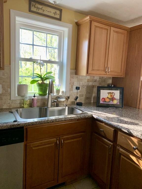 7 Honeysuckle Road Worcester, MA 01607 - Photo 4 of 28