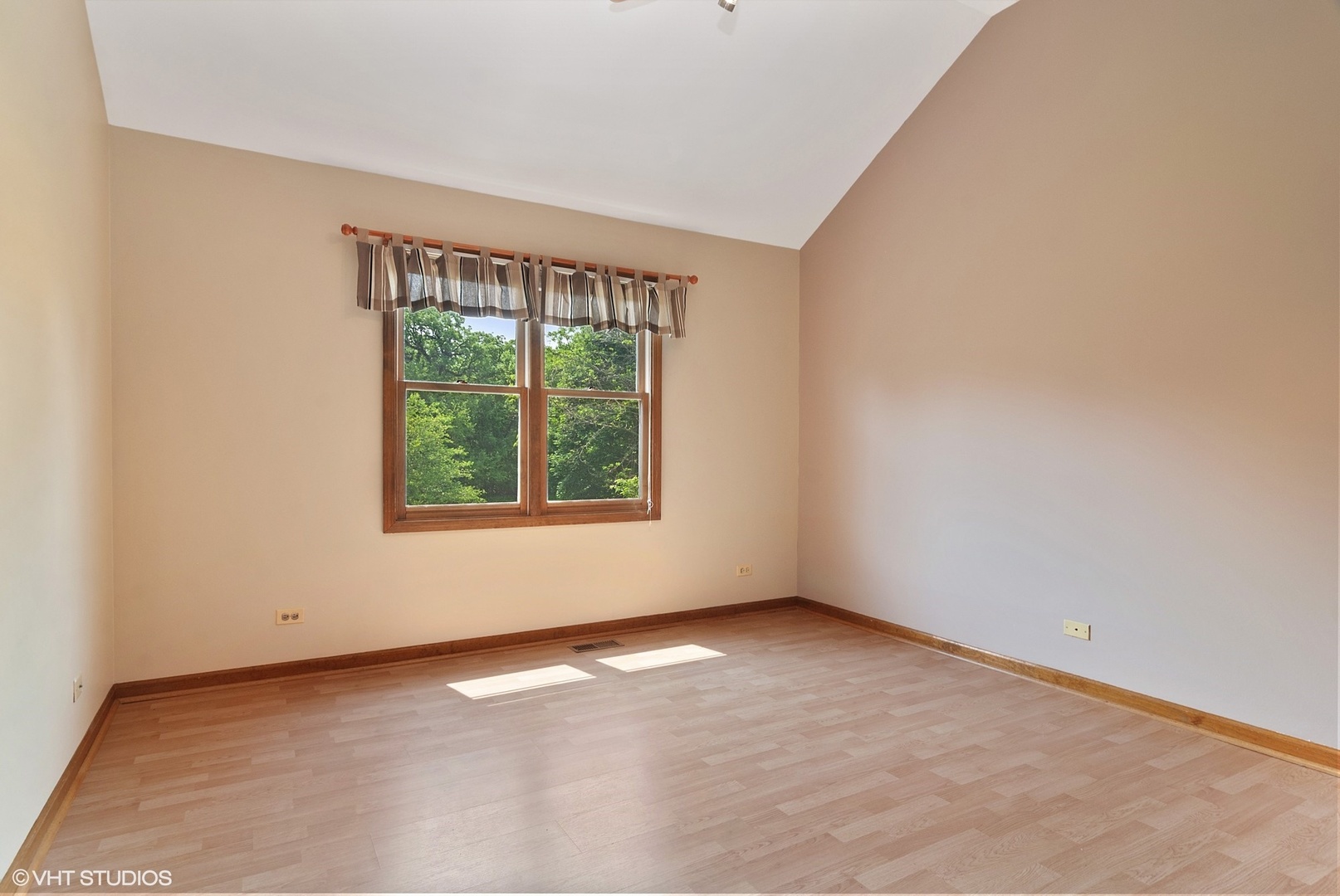 8050 A Finnie Road Newark, IL 60541 - Photo 14 of 24 an empty room with a window