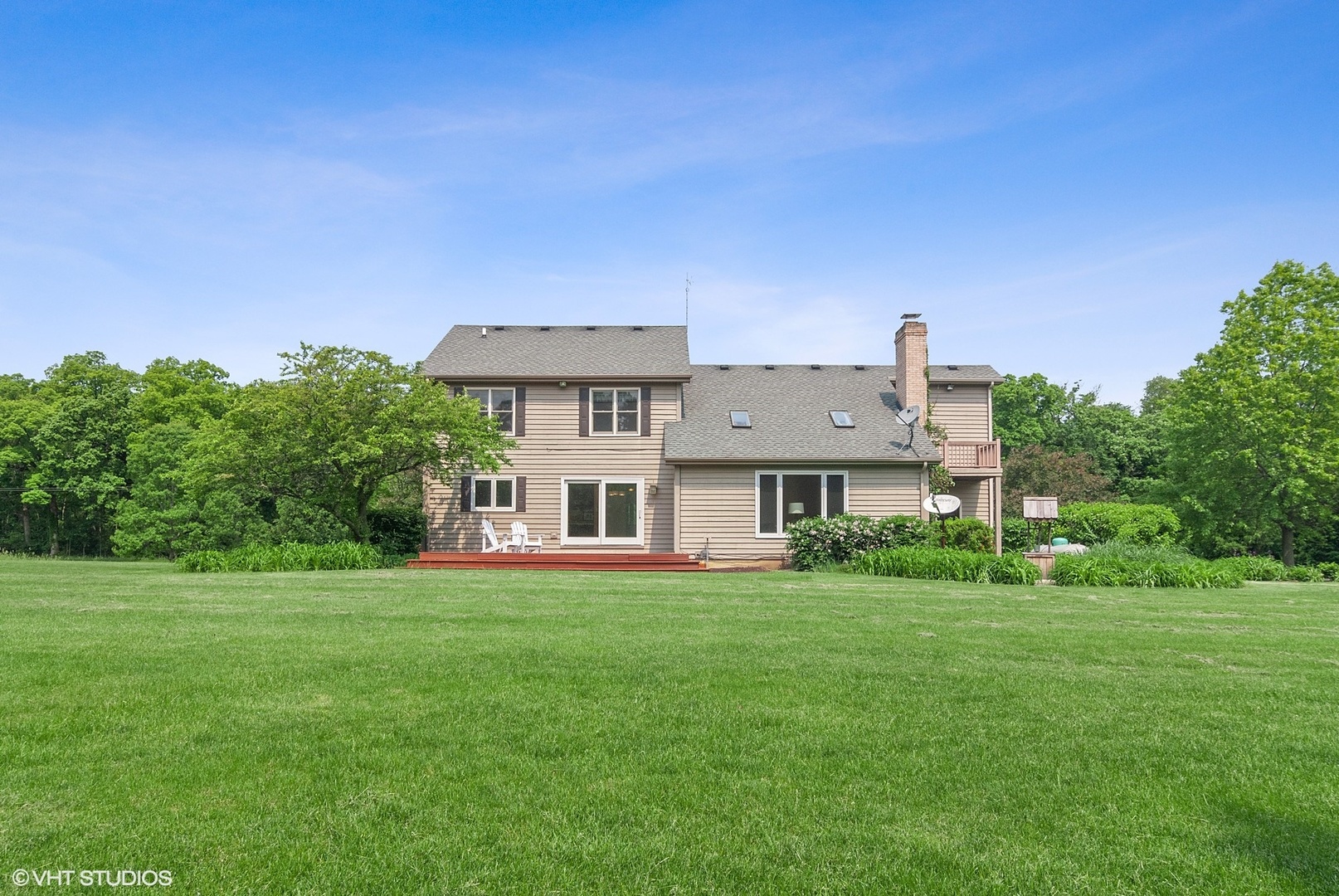 8050 A Finnie Road Newark, IL 60541 - Photo 22 of 24 a front view of a house with a garden