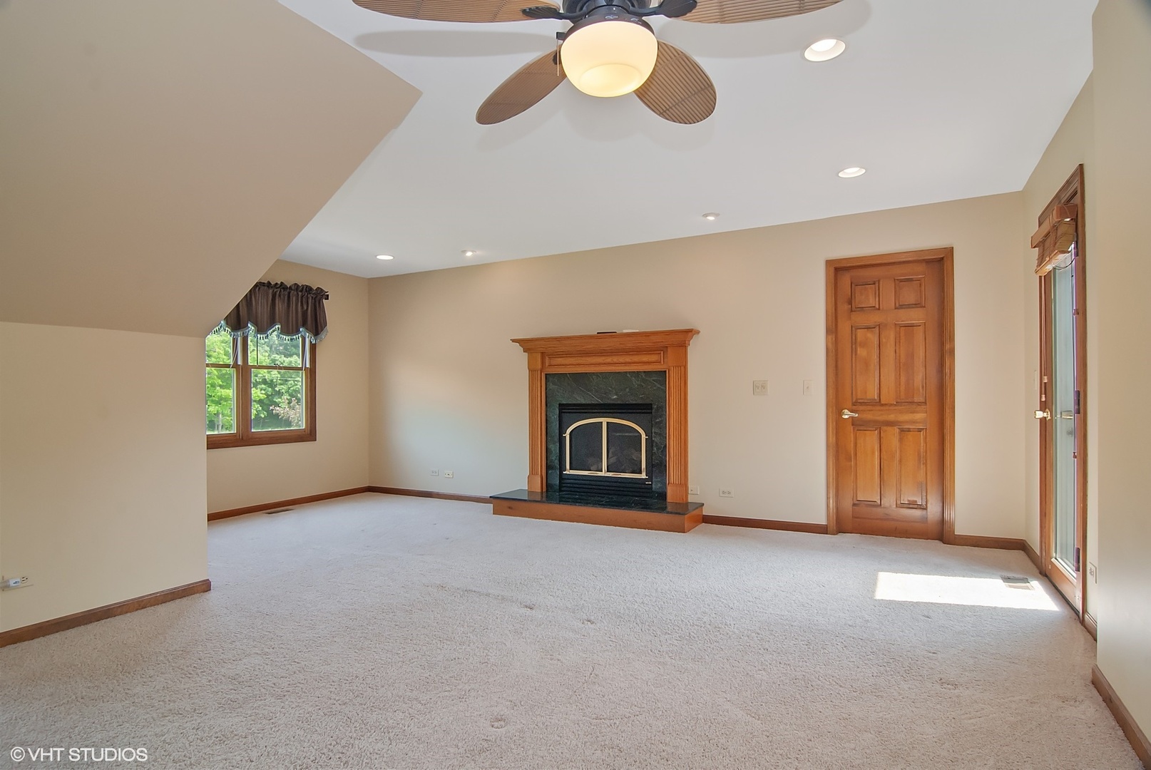 8050 A Finnie Road Newark, IL 60541 - Photo 9 of 24 a view of a livingroom with a fireplace