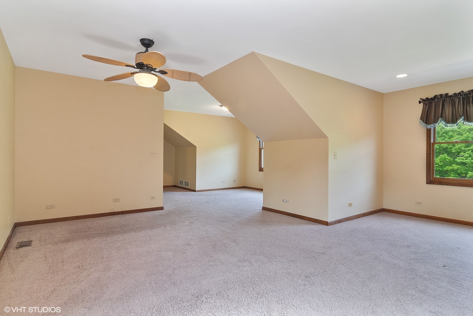 8050 A Finnie Road Newark, IL 60541 - Photo 10 of 24 a view of a room with a ceiling fan and window