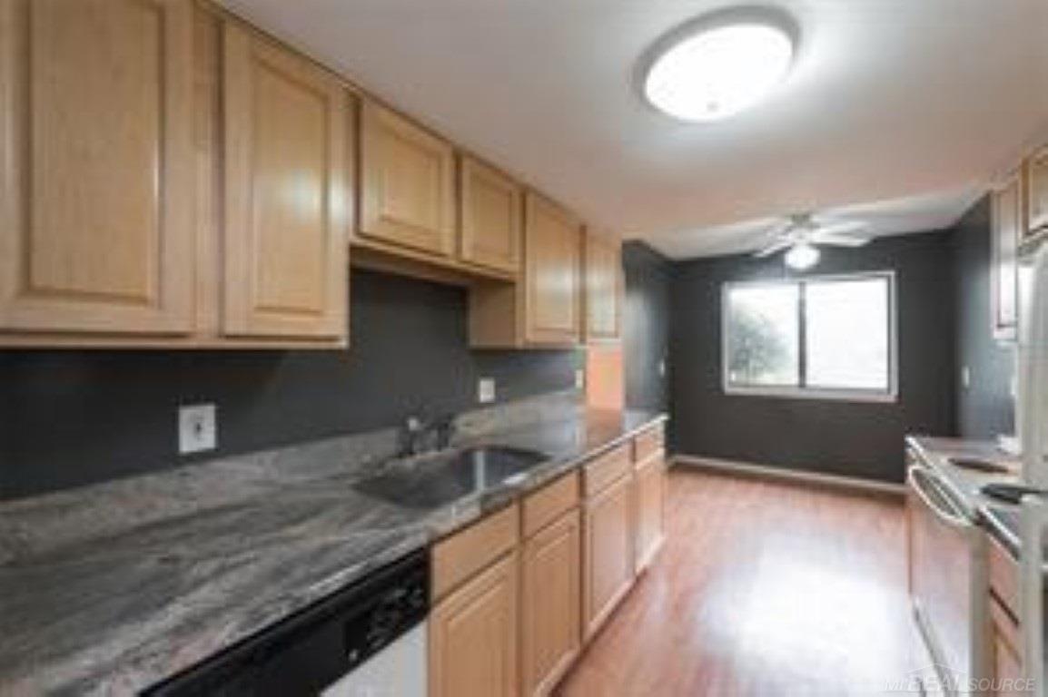 29769 Farmbrook Road Southfield, MI 48034 - Photo 3 of 16