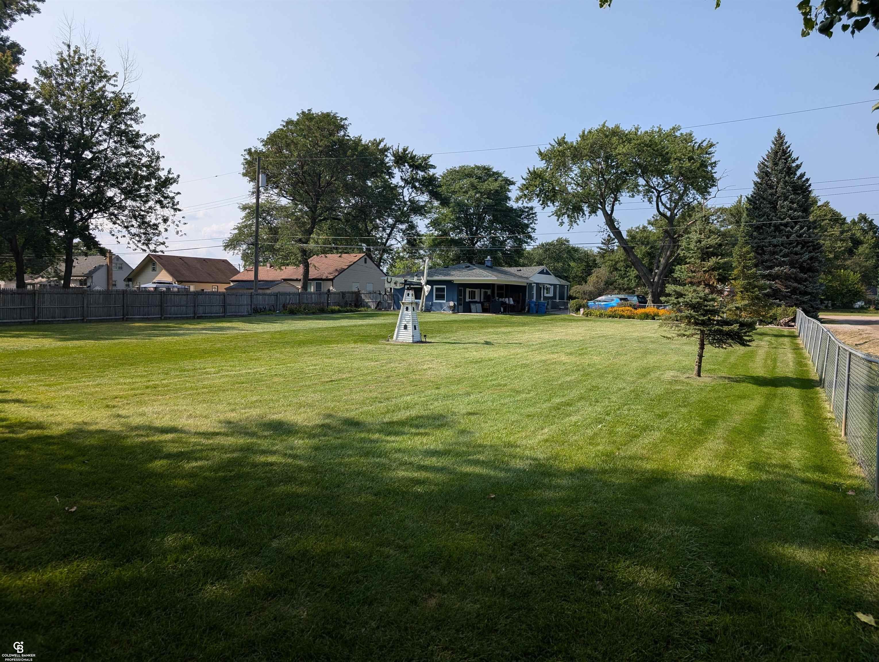 2234 East Thirteen Mile Road Warren, MI 48092 - Photo 9 of 28 50152320-ac231bd3-3e1d-42c4-b0da-2d2554efdbfc.JPG