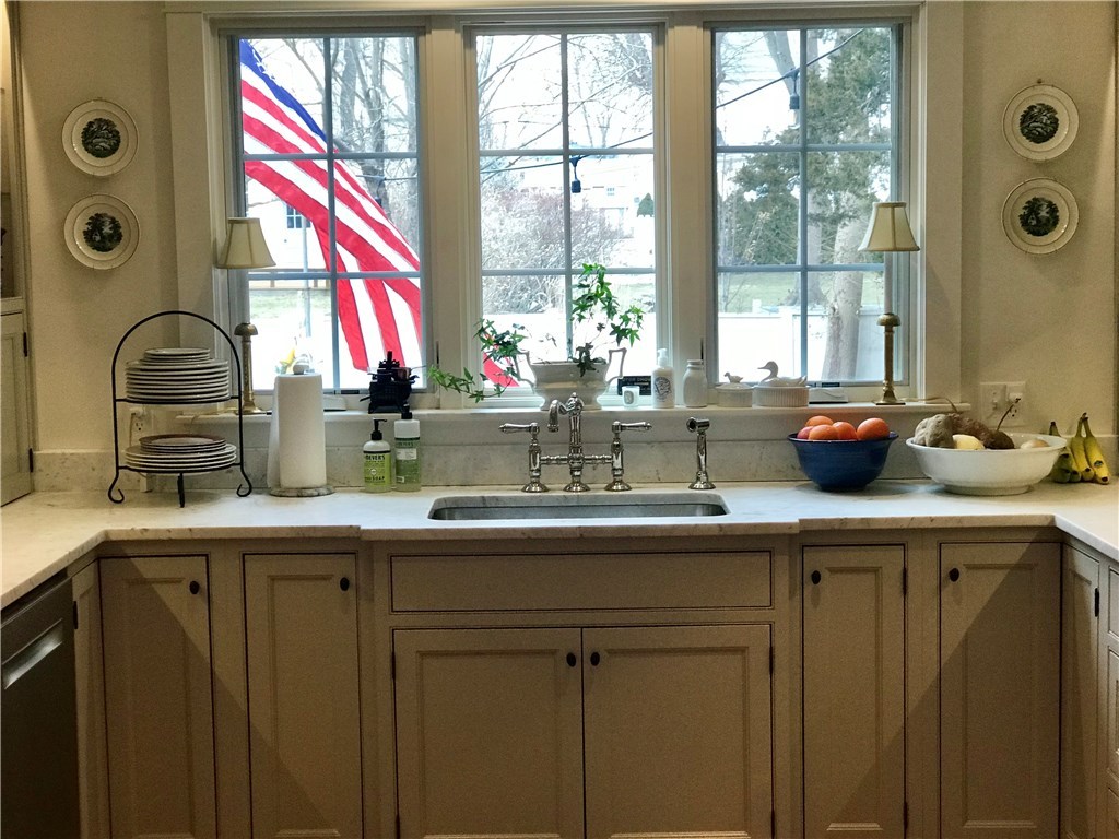 41 Wheaton Street Warren, RI 02885 - Photo 7 of 24