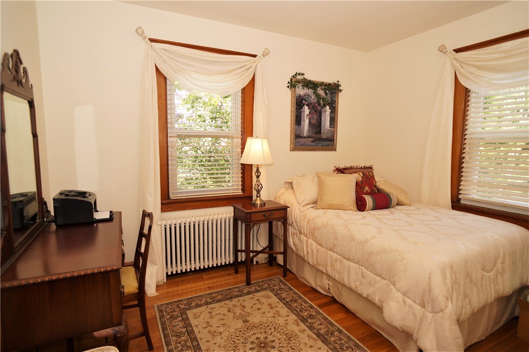 29 Fenner Avenue Newport, RI 02840 - Photo 13 of 31 White Bedroom