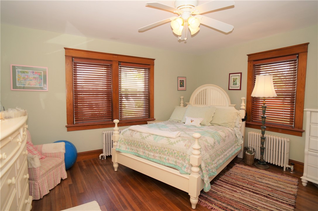 29 Fenner Avenue Newport, RI 02840 - Photo 14 of 31 Green bedroom