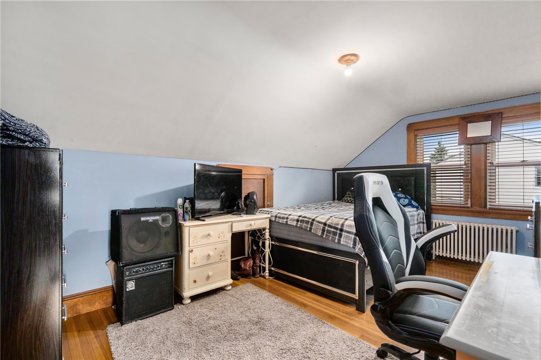 29 Fenner Avenue Newport, RI 02840 - Photo 23 of 31 Blue Bedroom 2023