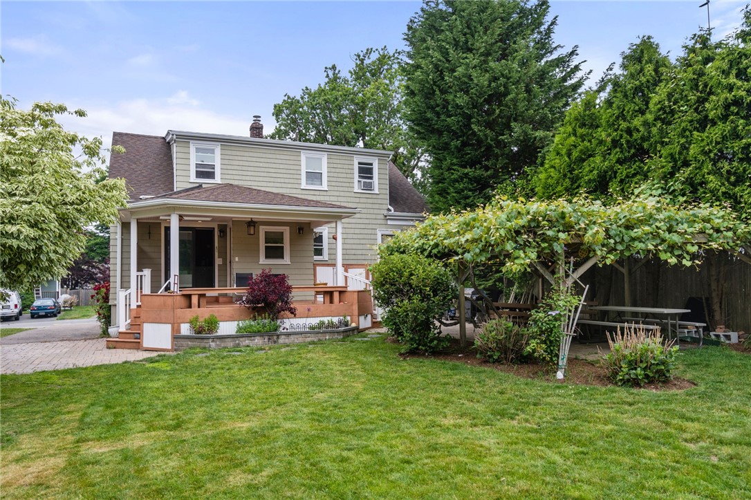 29 Fenner Avenue Newport, RI 02840 - Photo 3 of 31