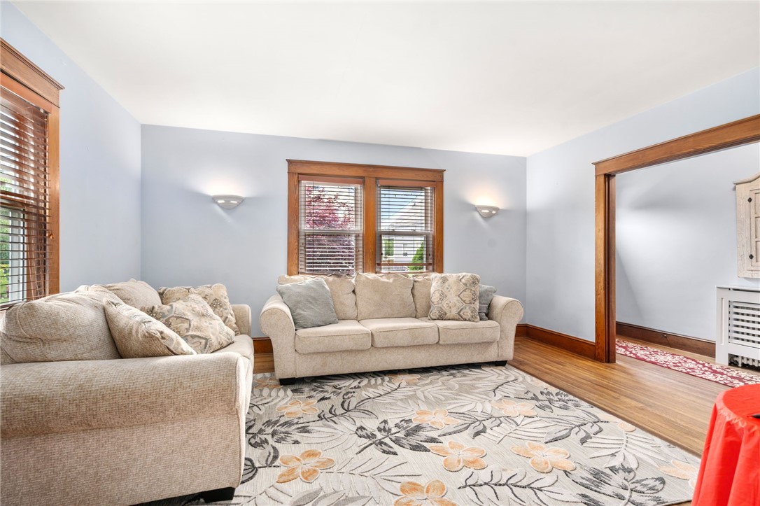 29 Fenner Avenue Newport, RI 02840 - Photo 8 of 31