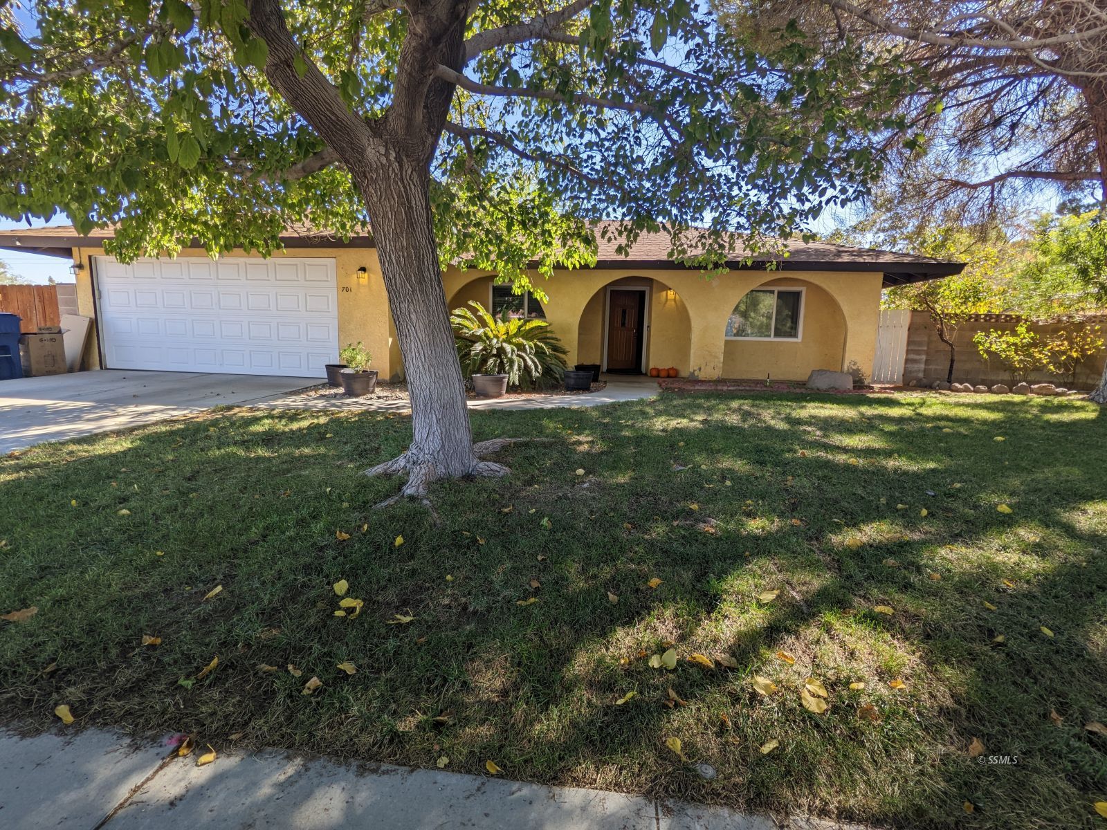 701 West Wasp Avenue Ridgecrest, CA 93555 - Photo 2 of 37