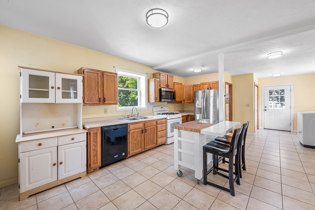 125 Reed Street Rockland, MA 02370 - Photo 10 of 28 Gallery Image 10