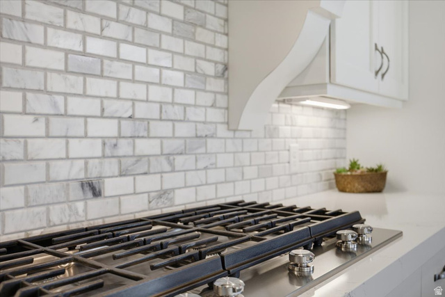 21 Pier Place Tooele, UT 84074 - Photo 22 of 112 Stainless steel gas range with a subway tile backsplash and under-cabinet lighting