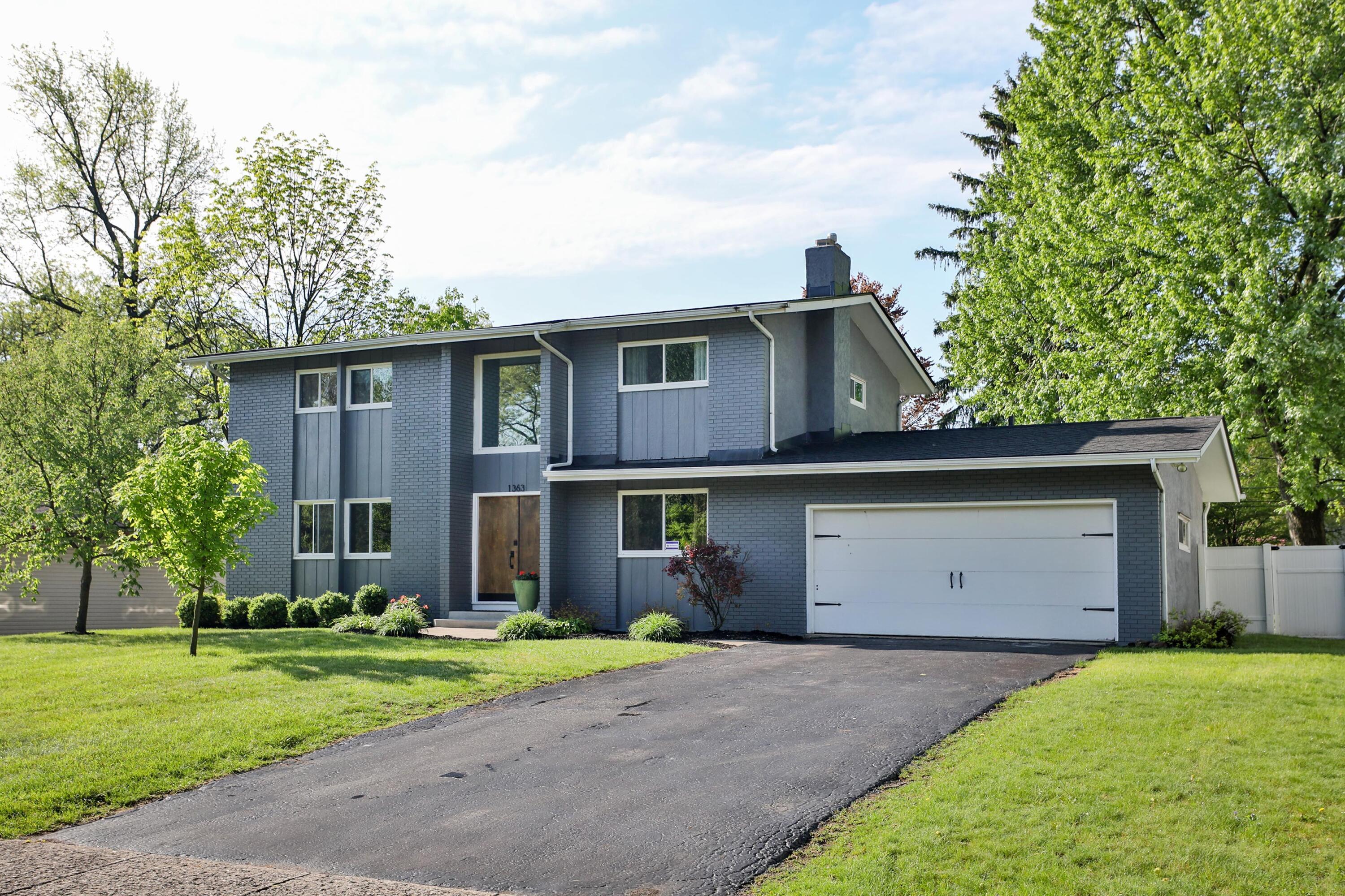 1363 Castleton Road North Columbus, OH 43220 - Photo 3 of 74 1363-Castleton-N-03