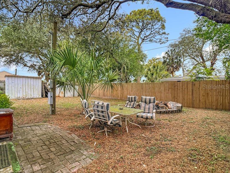 8145 Campbell Court New Port Richey, FL 34653 - Photo 28 of 34 a backyard of a house with table and chairs