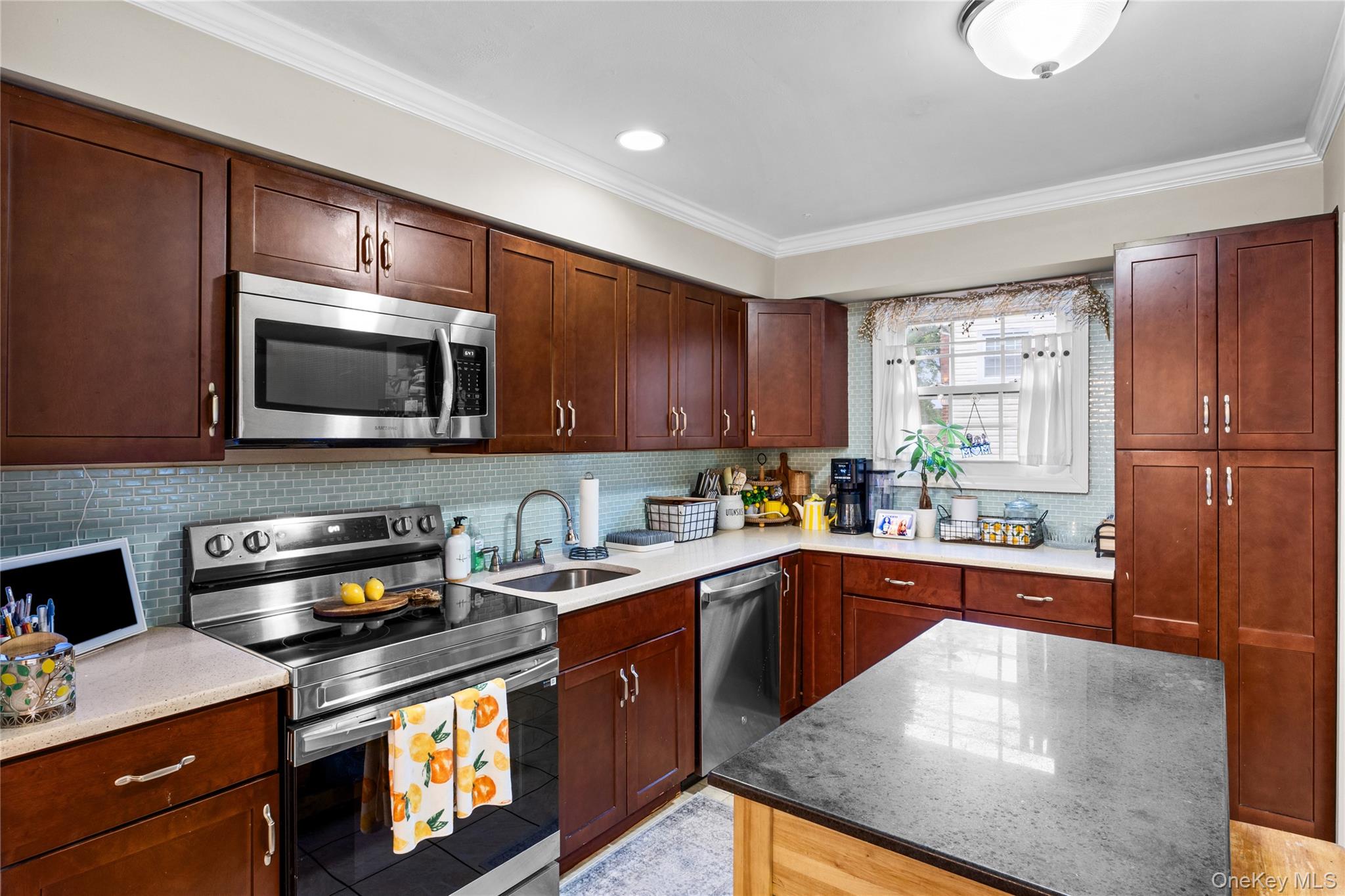 33 Manhasset Road Sound Beach, NY 11789 - Photo 7 of 40 Gallery Image 7