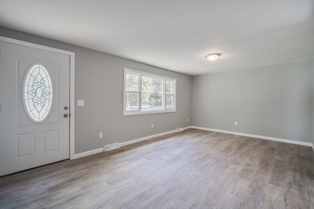 858 Bradley Road Springfield, MA 01109 - Photo 19 of 36 an empty room with windows and closet