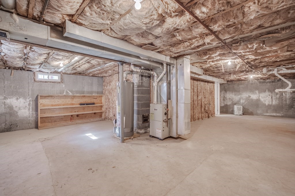 858 Bradley Road Springfield, MA 01109 - Photo 34 of 36 a view of empty room with fireplace