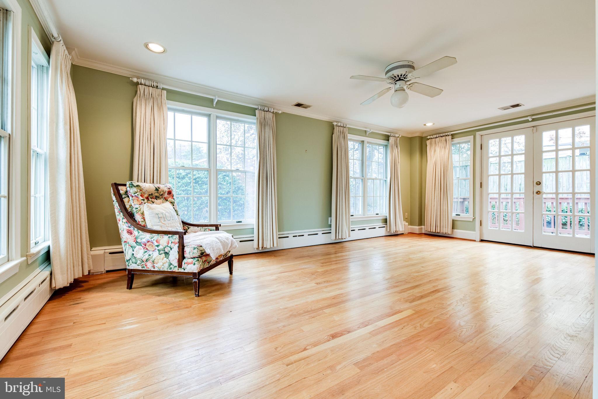 3308 Russell Road Alexandria, VA 22305 - Photo 23 of 88 Family room