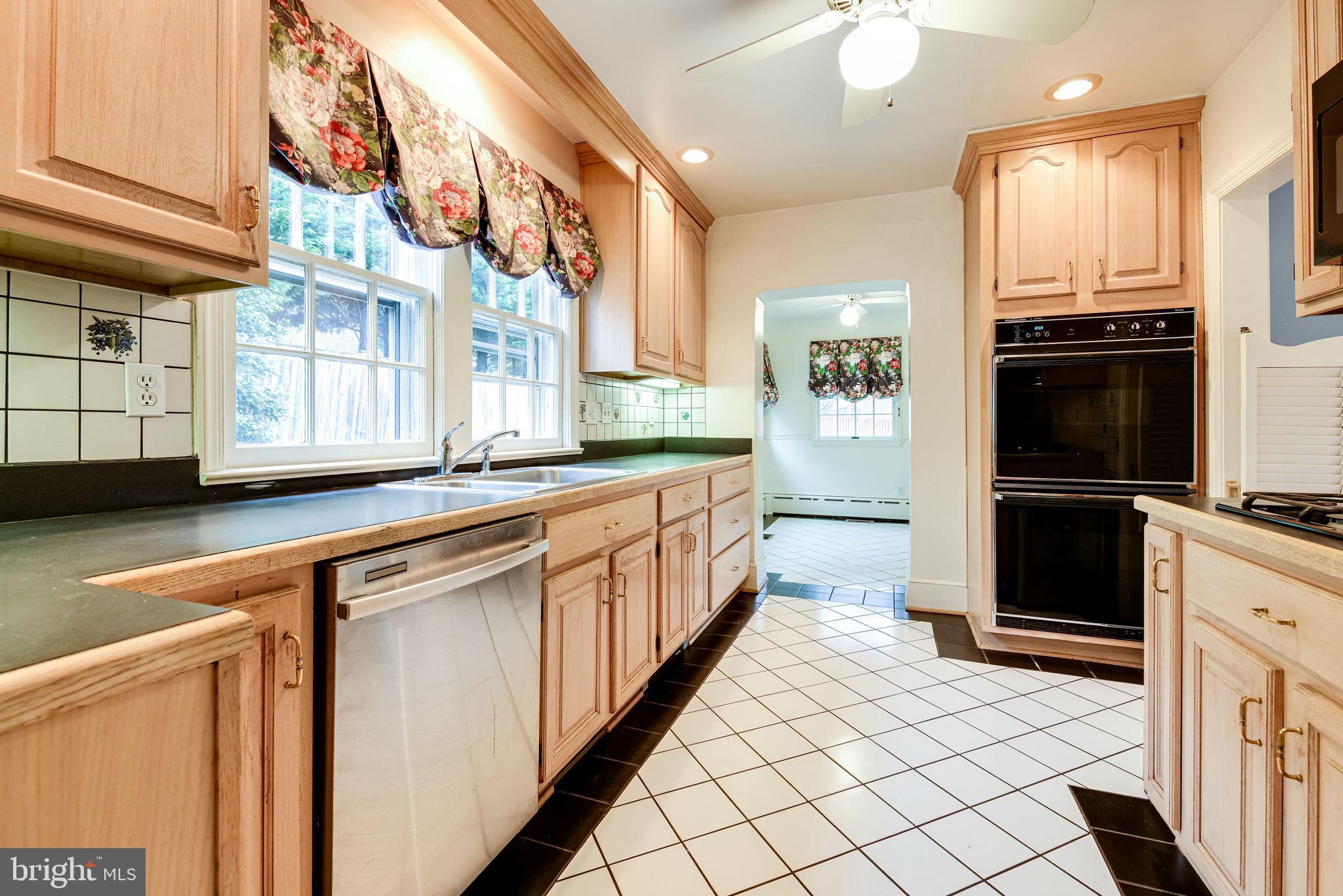 3308 Russell Road Alexandria, VA 22305 - Photo 26 of 88 Kitchen