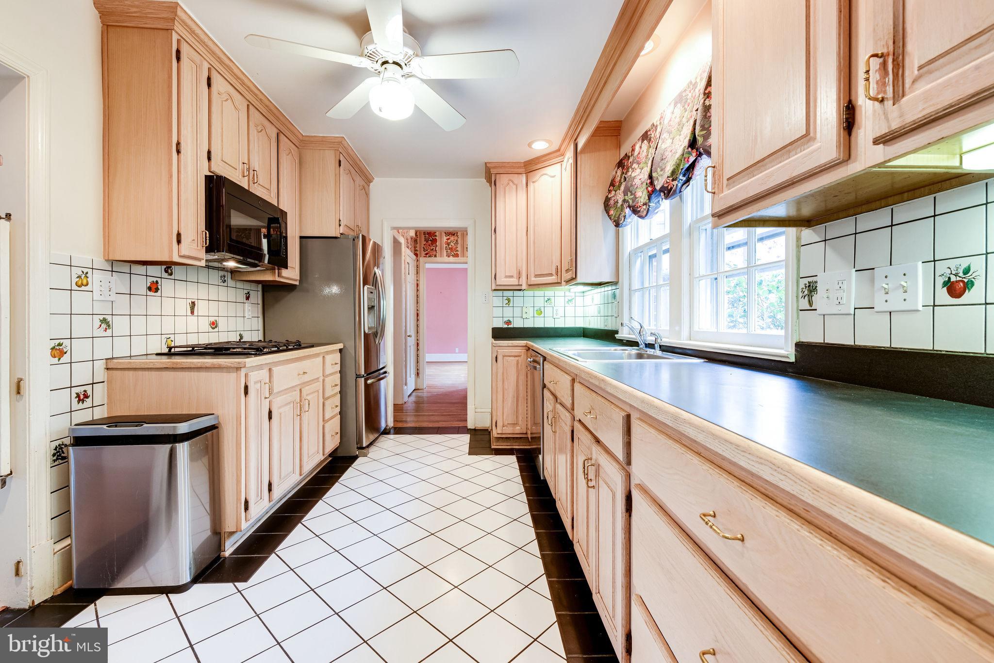 3308 Russell Road Alexandria, VA 22305 - Photo 27 of 88 Kitchen