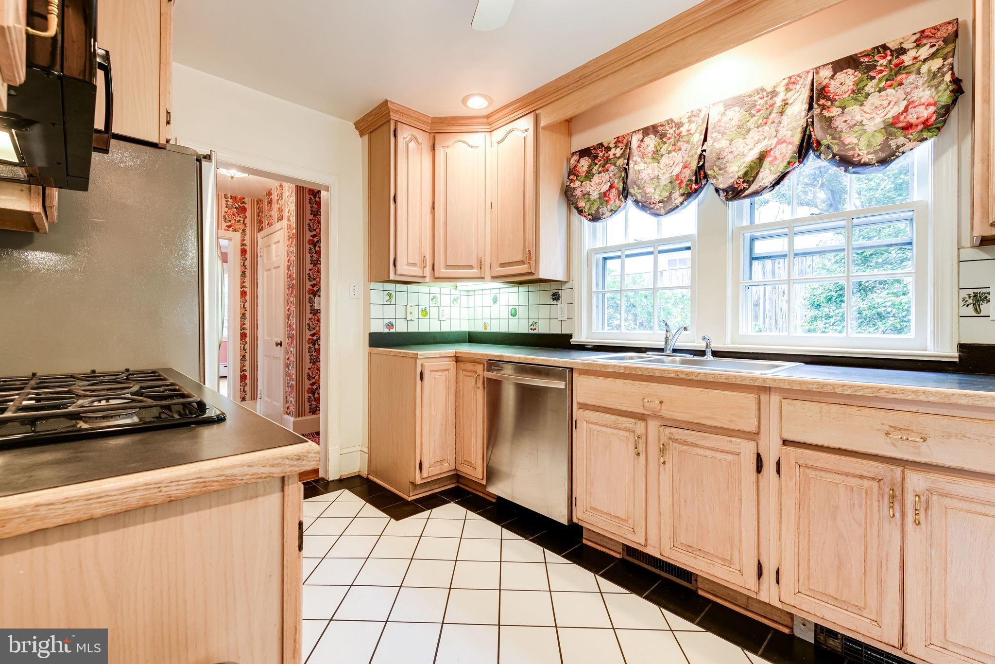 3308 Russell Road Alexandria, VA 22305 - Photo 28 of 88 Kitchen