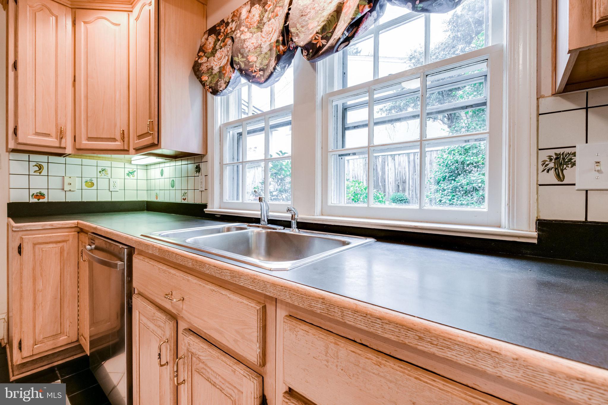 3308 Russell Road Alexandria, VA 22305 - Photo 30 of 88 Kitchen