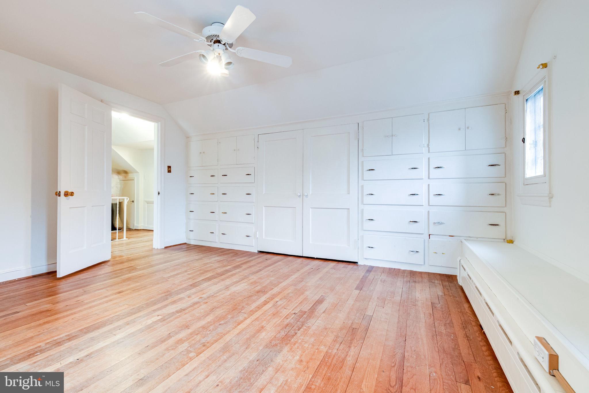 3308 Russell Road Alexandria, VA 22305 - Photo 34 of 88 Upper 2 bedroom # 5 built-ins