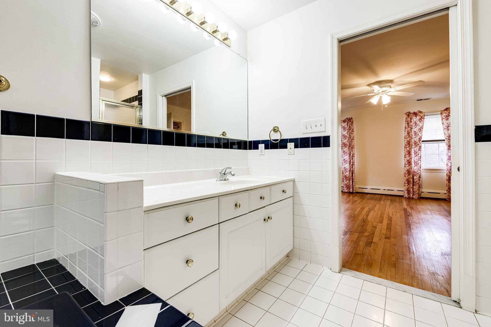 3308 Russell Road Alexandria, VA 22305 - Photo 49 of 88 Primary full bath
