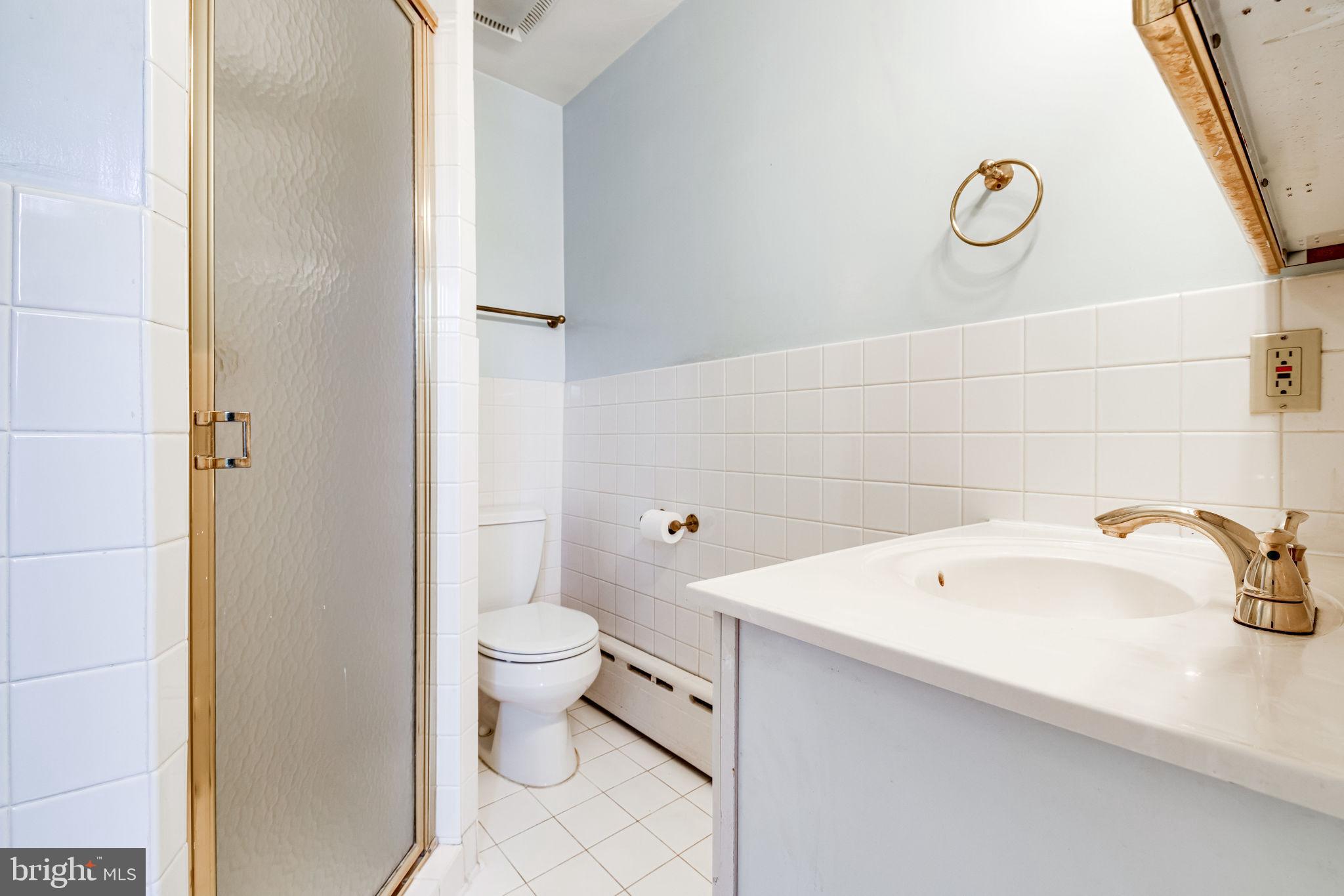 3308 Russell Road Alexandria, VA 22305 - Photo 64 of 88 Bathroom #4