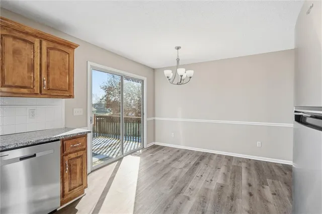 $359,900 | 713 South Sunset Lane, Raymore, MO 64083