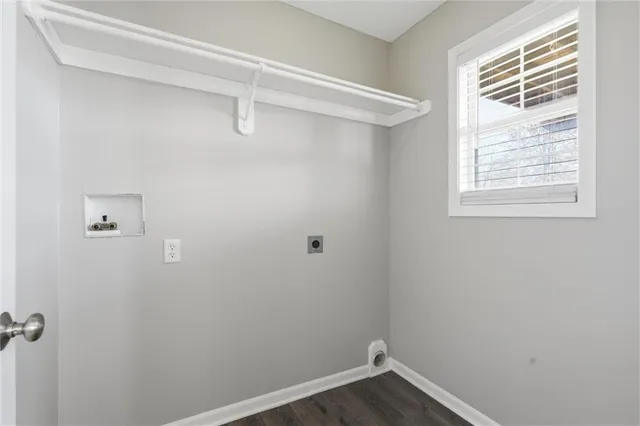 $359,900 | 713 South Sunset Lane, Raymore, MO 64083