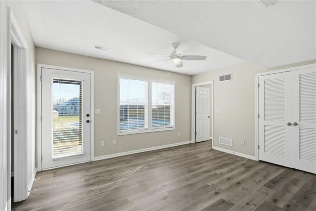 $359,900 | 713 South Sunset Lane, Raymore, MO 64083