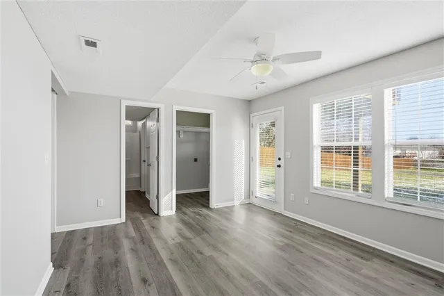 $359,900 | 713 South Sunset Lane, Raymore, MO 64083