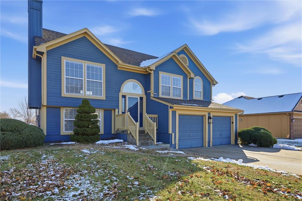 713 South Sunset Lane Raymore, MO 64083 - Photo 3 of 32