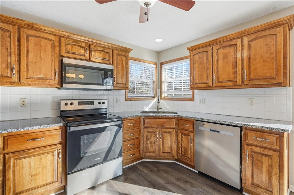 713 South Sunset Lane Raymore, MO 64083 - Photo 10 of 32