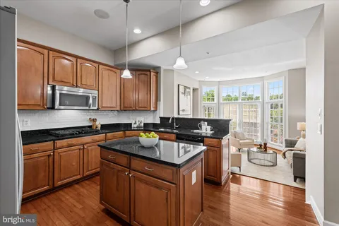 $1,200,000 | 5139 Brawner Place, Alexandria, VA 22304