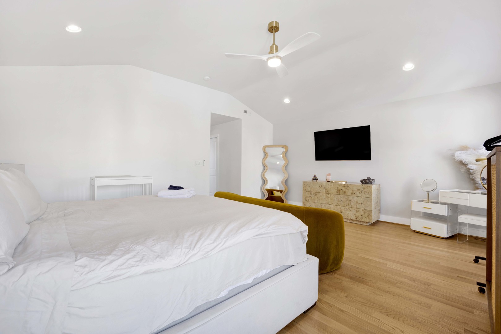 2648 West Homer Street Chicago, IL 60647 - Photo 24 of 49 a bedroom with a bed and a flat screen tv