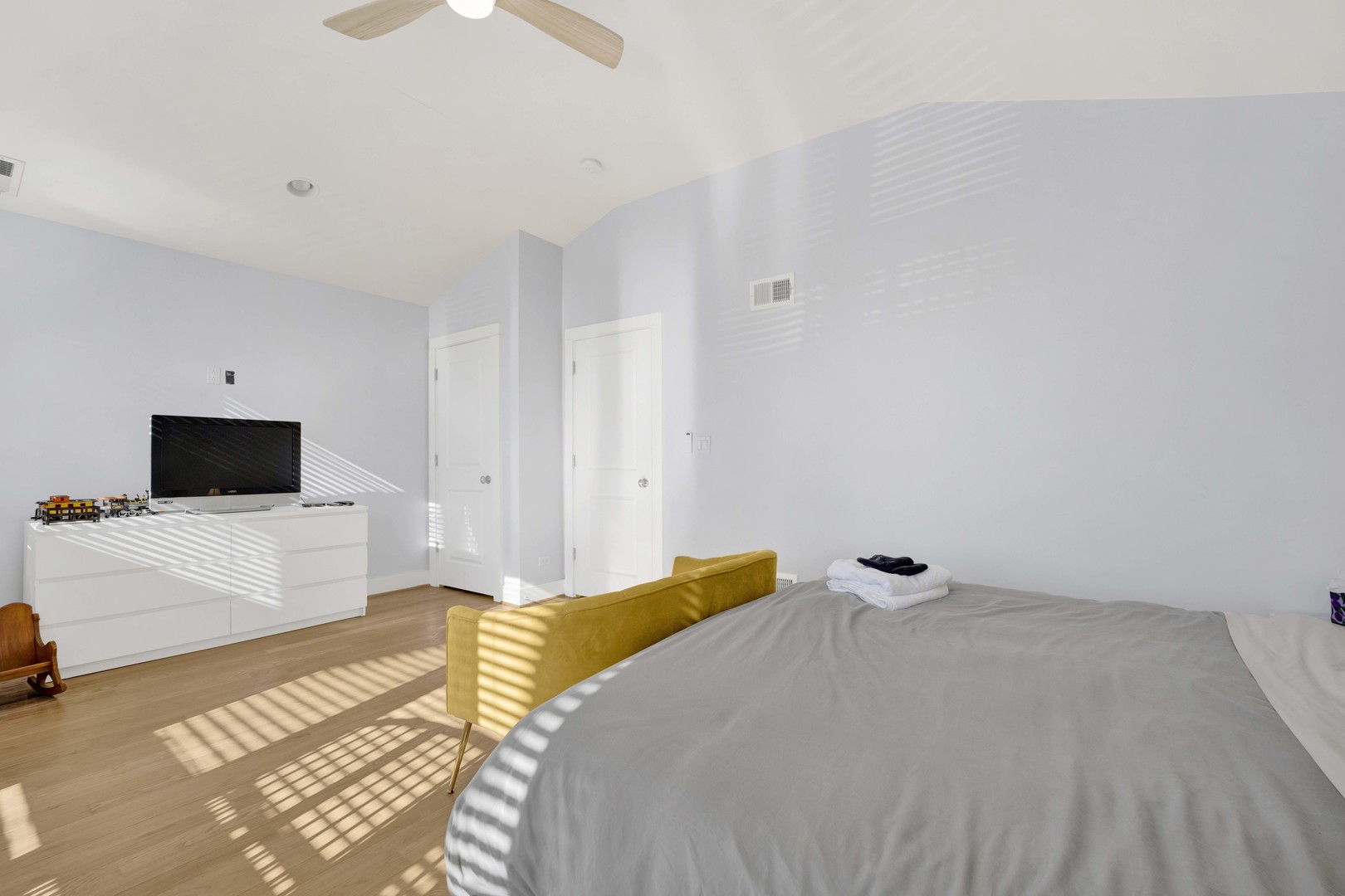 2648 West Homer Street Chicago, IL 60647 - Photo 31 of 49 a bedroom with a bed and a flat screen tv