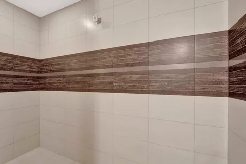 a close up view of a washer and dryer