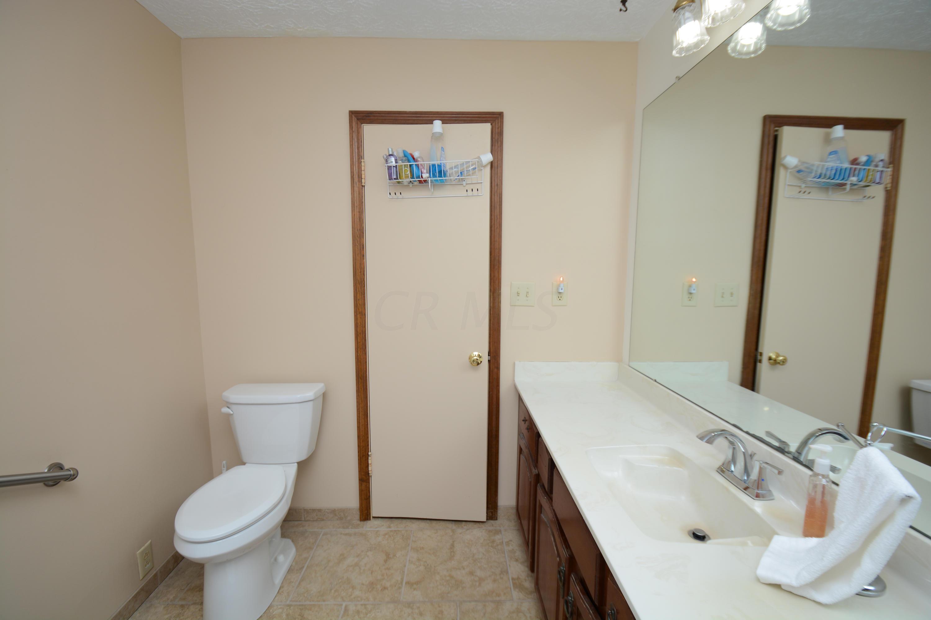 2517 Minerva Lake Road Columbus, OH 43231 - Photo 14 of 29