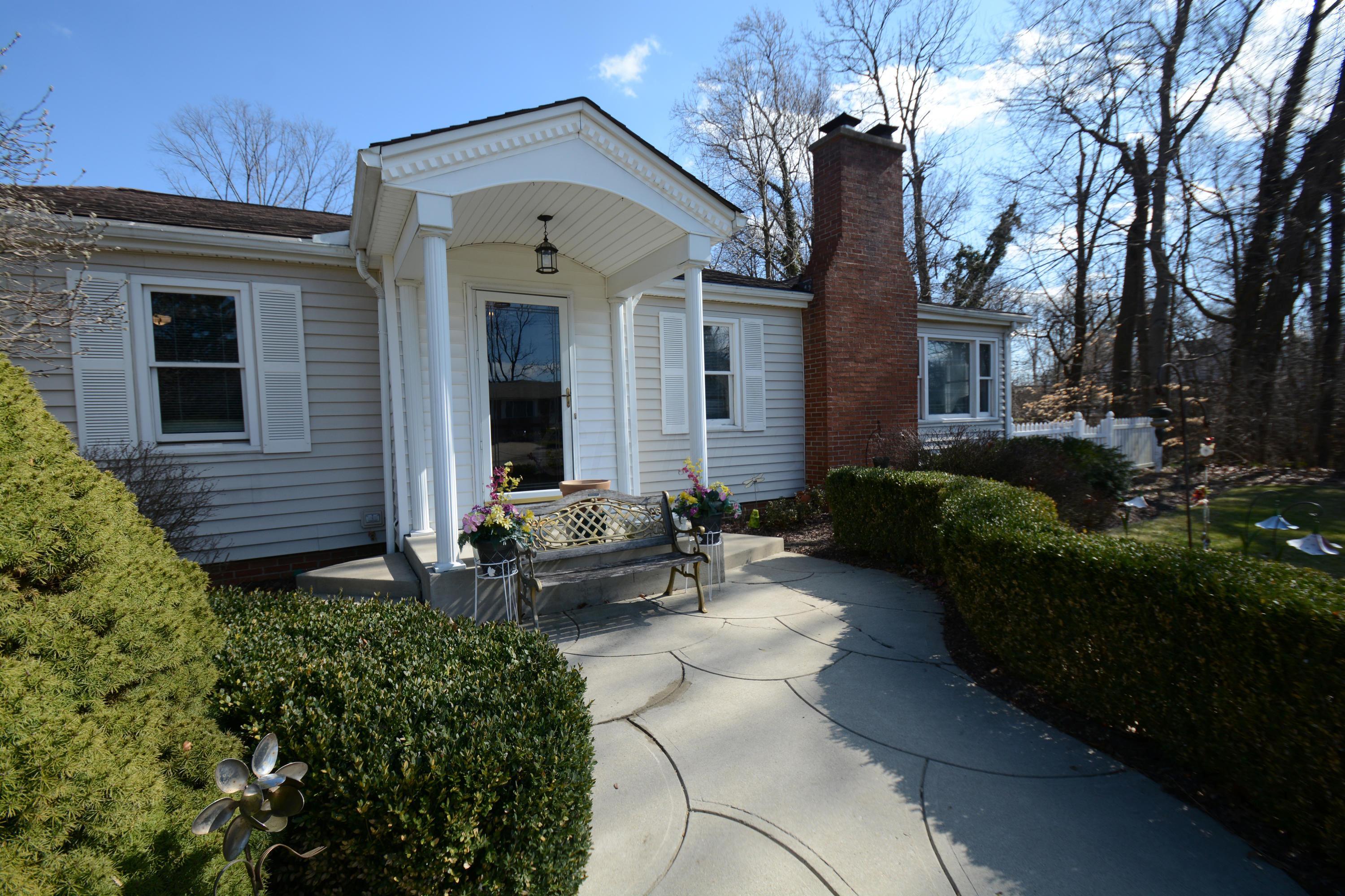 2517 Minerva Lake Road Columbus, OH 43231 - Photo 2 of 29