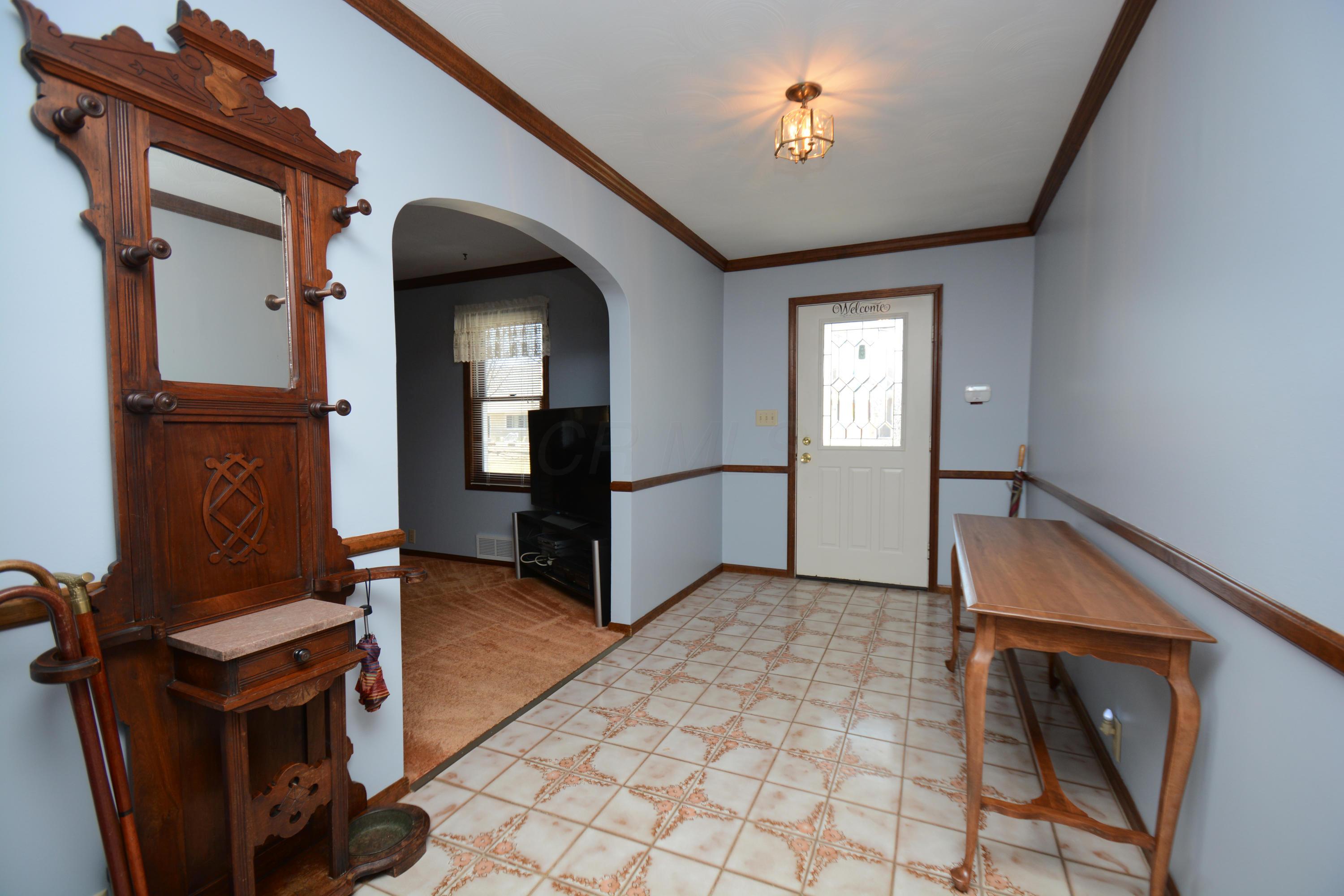 2517 Minerva Lake Road Columbus, OH 43231 - Photo 3 of 29