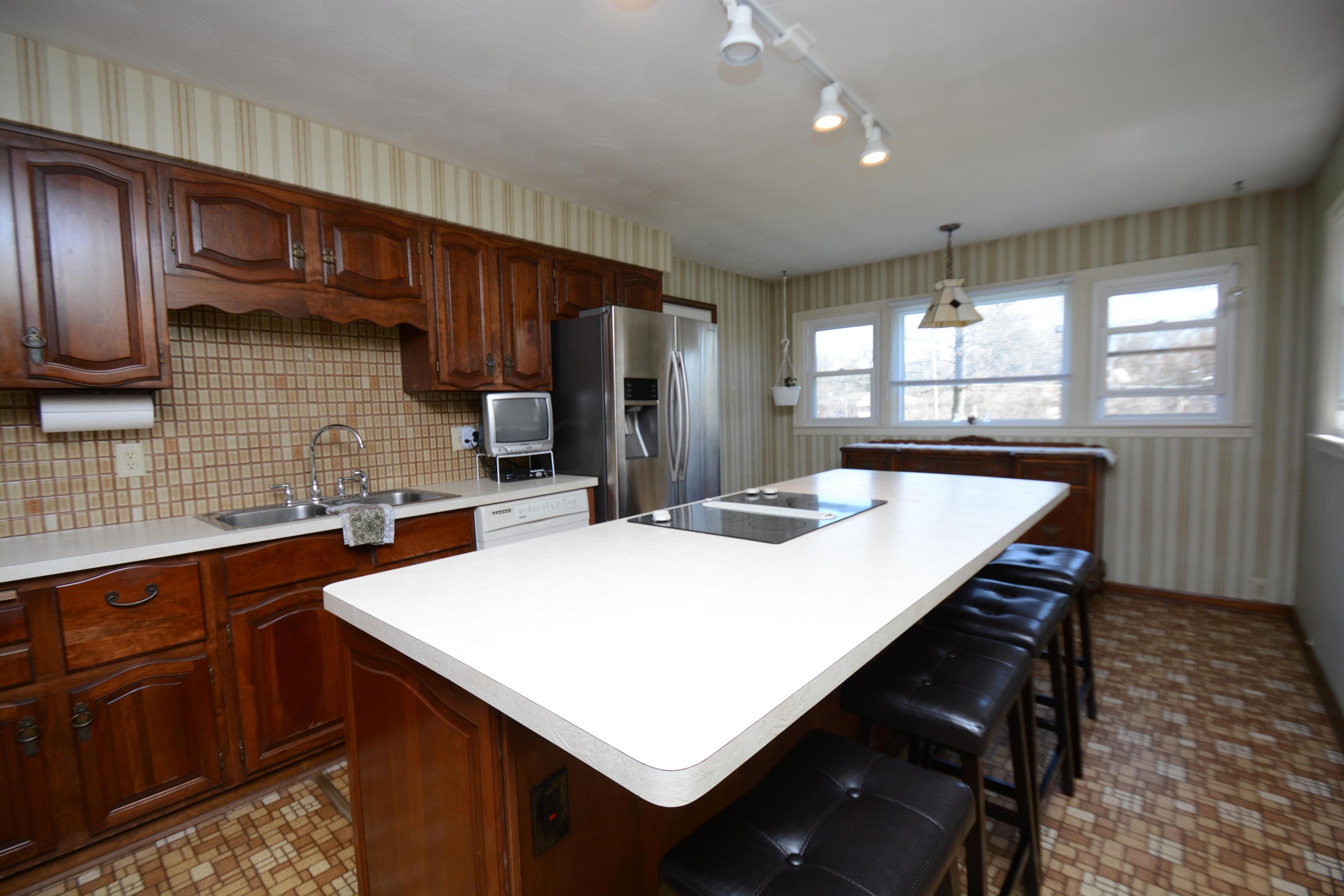2517 Minerva Lake Road Columbus, OH 43231 - Photo 8 of 29