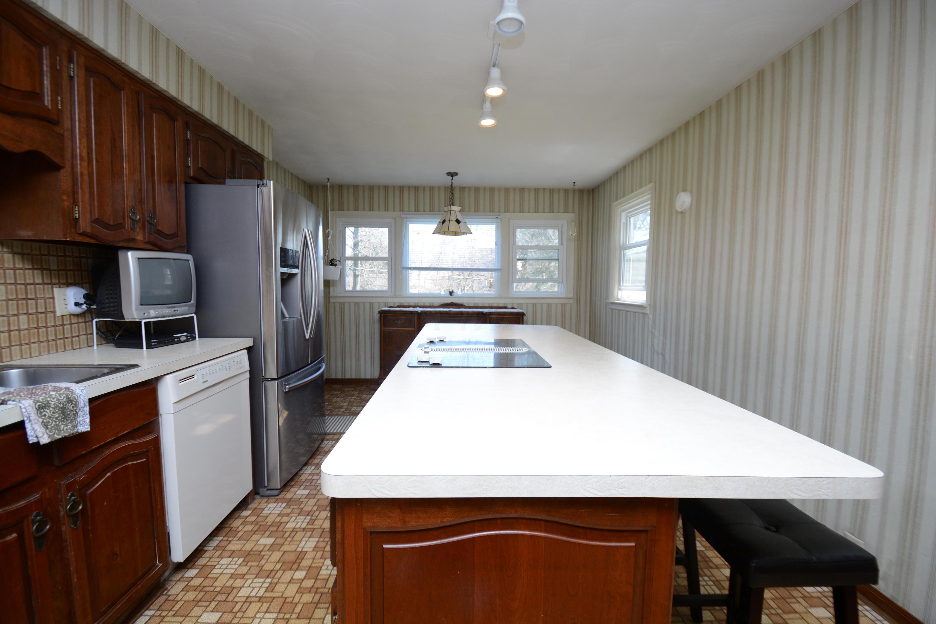 2517 Minerva Lake Road Columbus, OH 43231 - Photo 9 of 29