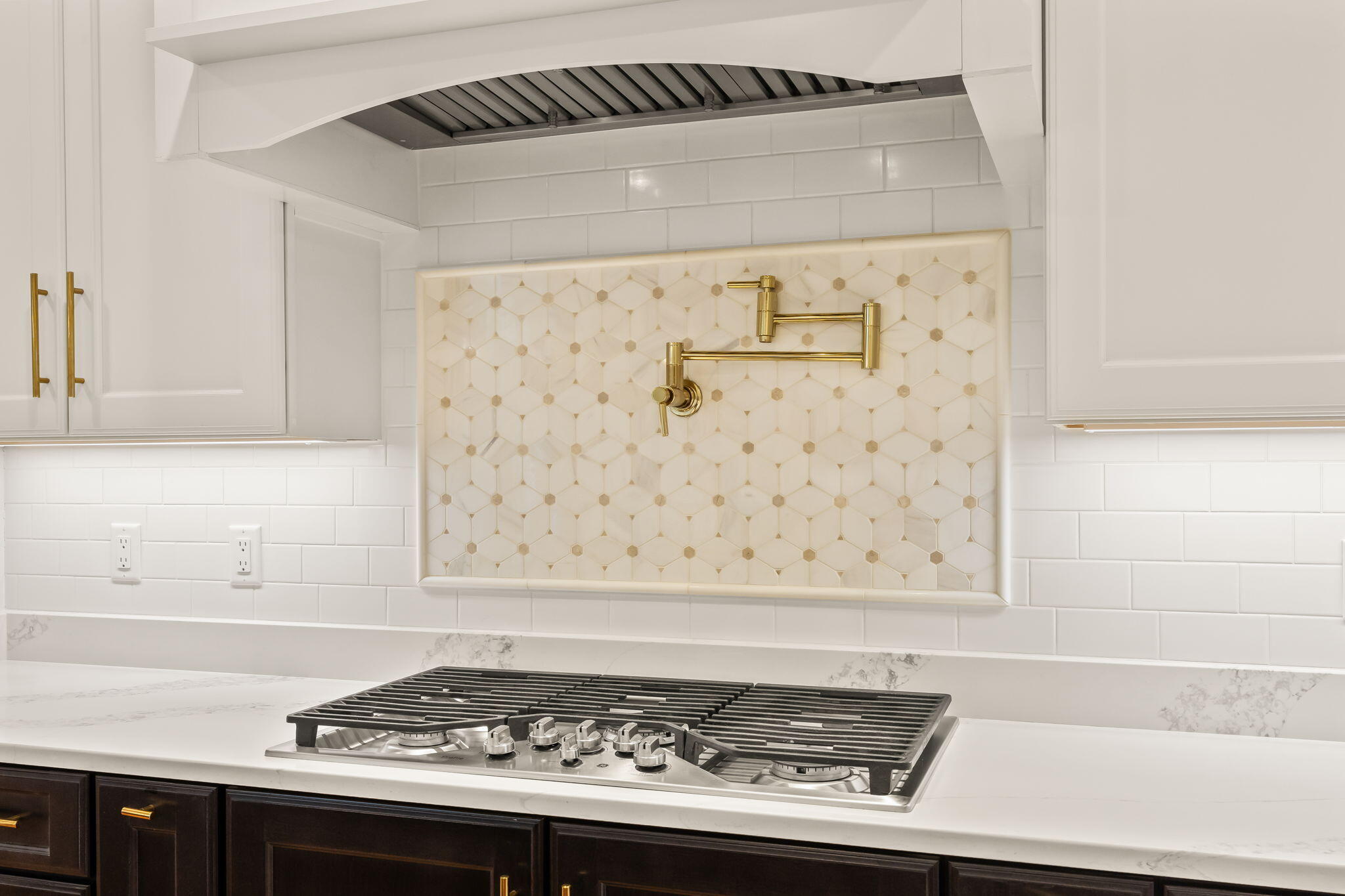 7 Nicklaus Way Mashpee, MA 02649 - Photo 15 of 45 a stove top oven sitting inside of a kitchen