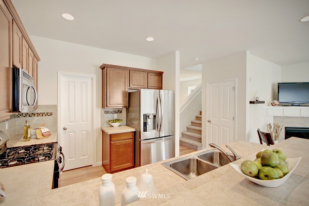 18030 30th Avenue Southeast Bothell, WA 98012 - Photo 8 of 22