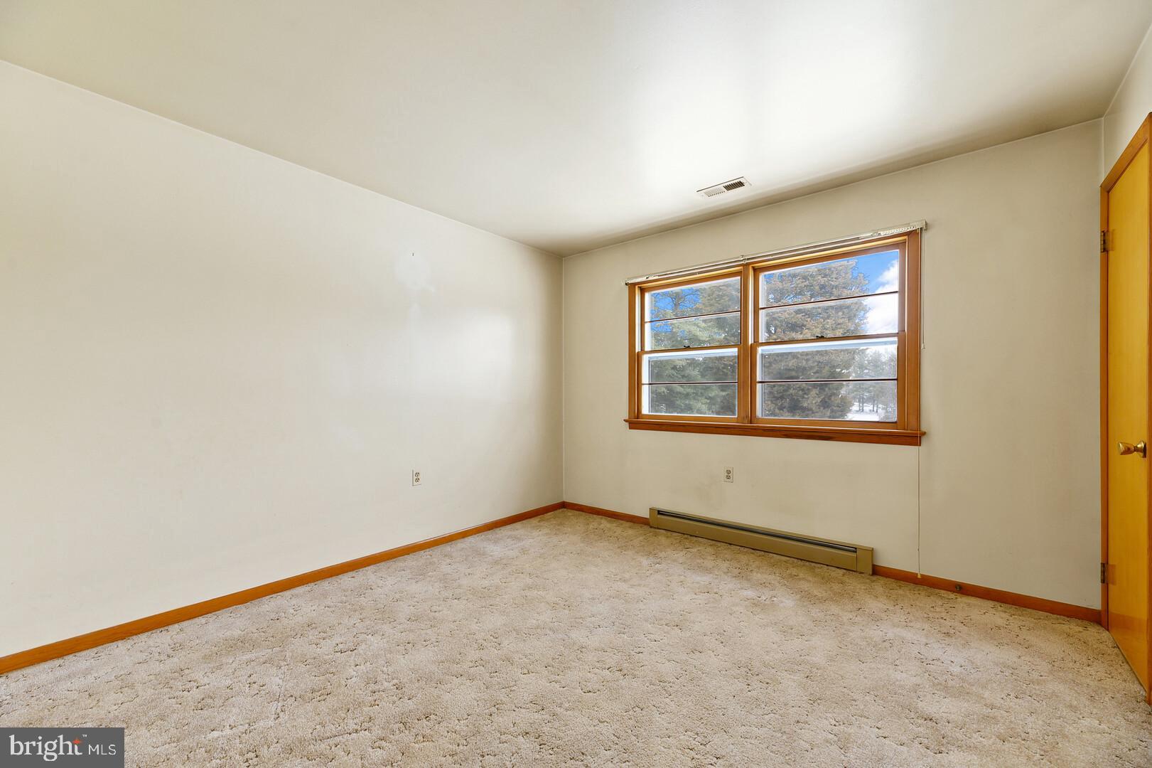 39088 Rodeffer Road Lovettsville, VA 20180 - Photo 13 of 31 Bedroom