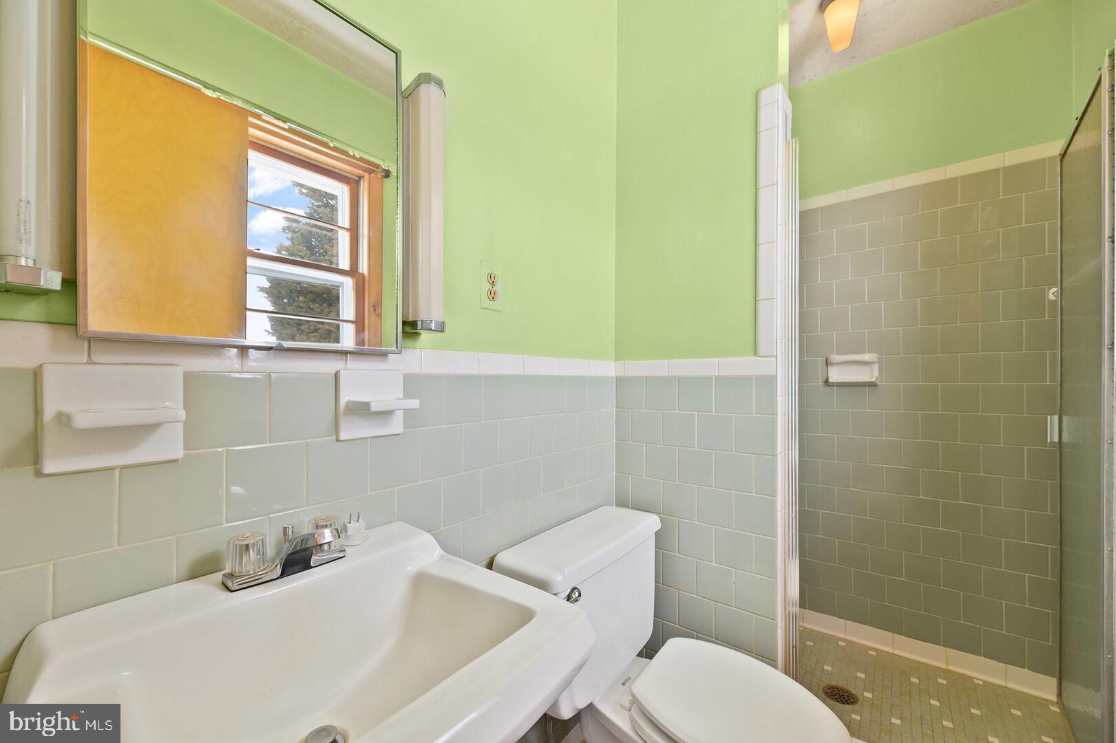 39088 Rodeffer Road Lovettsville, VA 20180 - Photo 17 of 31 Private Bath