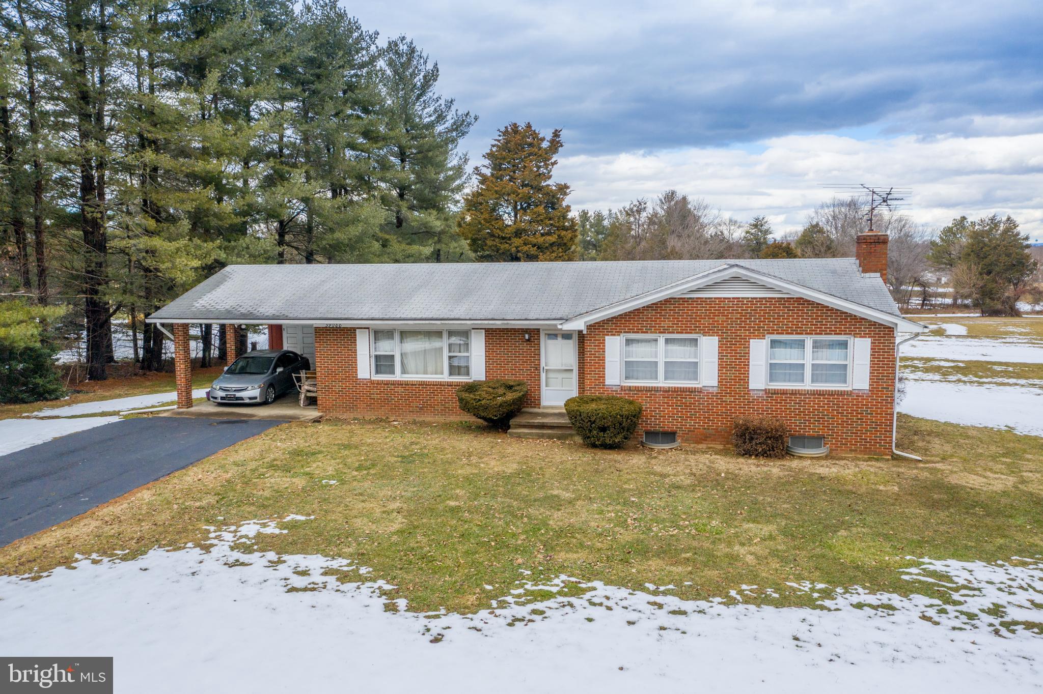 39088 Rodeffer Road Lovettsville, VA 20180 - Photo 3 of 31 Front of the house