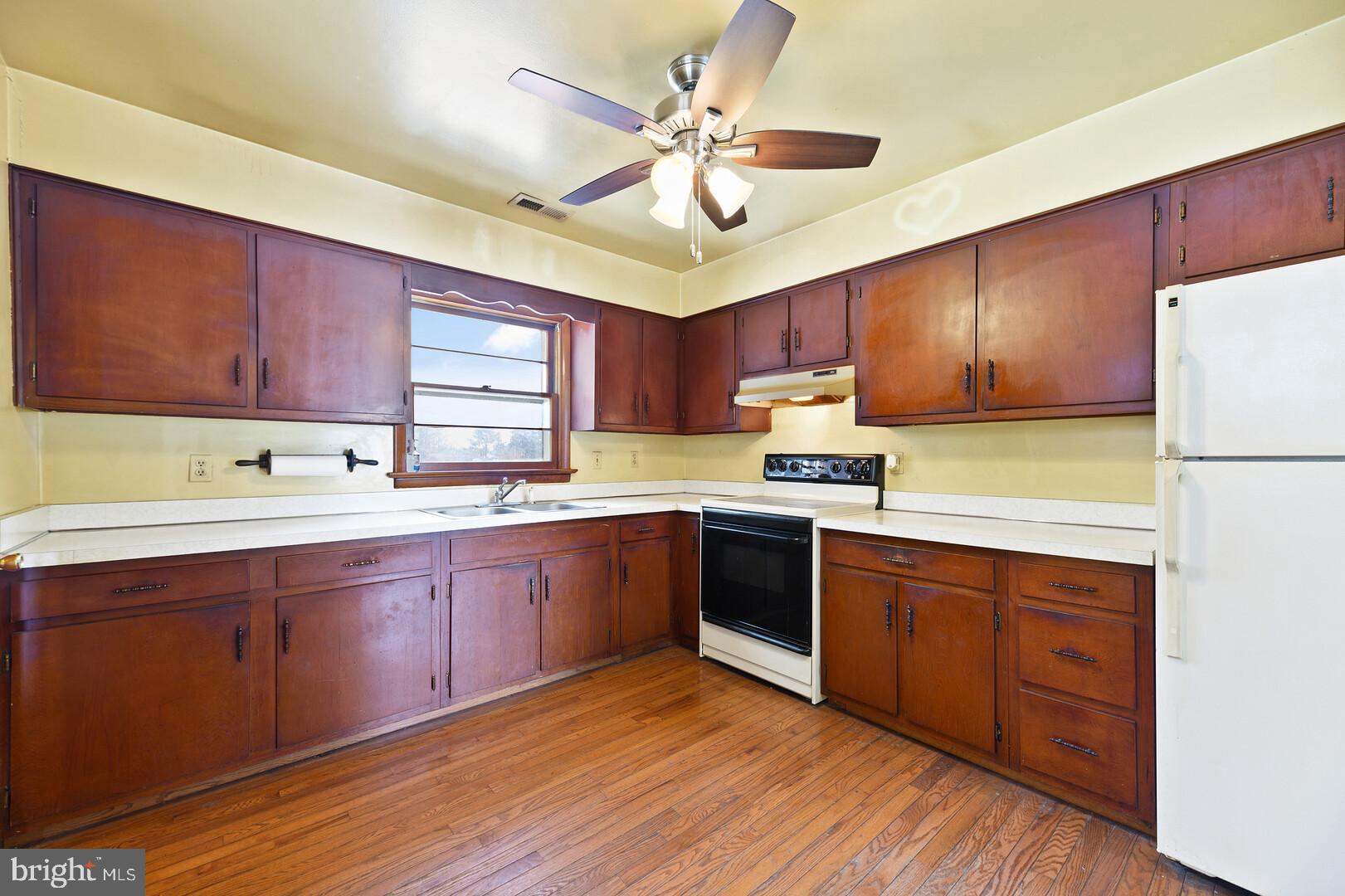 39088 Rodeffer Road Lovettsville, VA 20180 - Photo 6 of 31 Kitchen